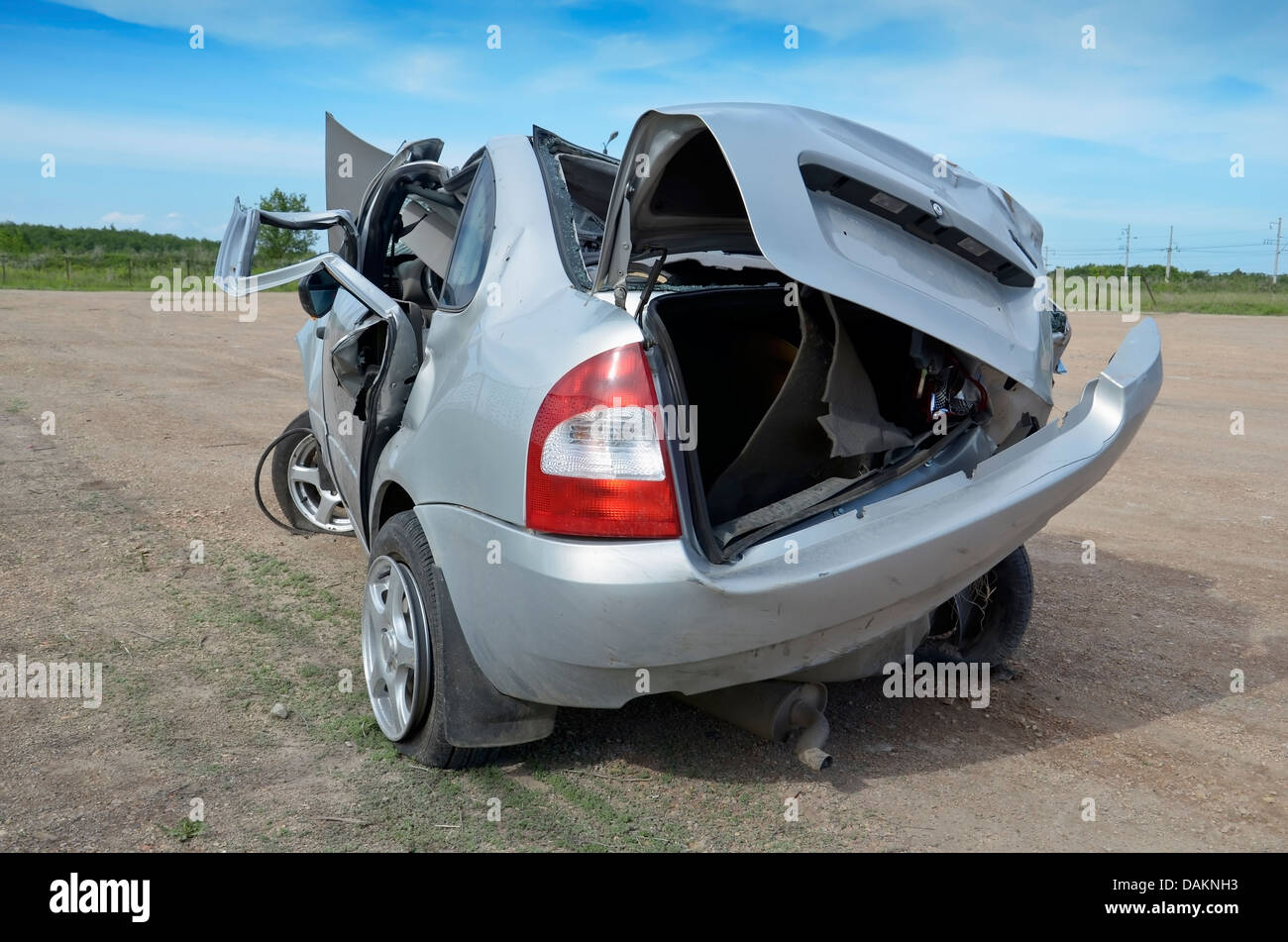 Kaputtes Auto nach Autounfall Stockfoto
