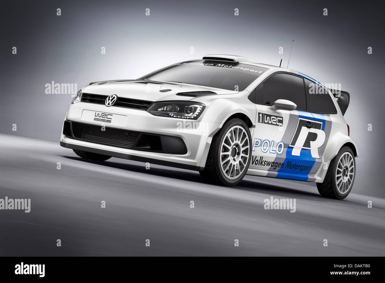 Eine undatierte VW Handout Bild zeigt das neue Rallye-Auto Polo R WRC von Volkswagen Motorsport. Deutsche Automobilhersteller Volkswagen betritt die Rallye-Weltmeisterschaft. Ab 2013 wird der Polo R WRC Rallye bereits etablierten Automobilmarken herausfordern. Foto: Volkswagen Motorsport / redaktionelle Nutzung nur Stockfoto