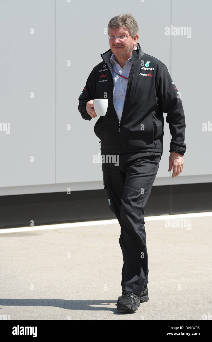 Der Teamchef von Mercedes GP, Ross Brawn, Spaziergänge durch das Fahrerlager während der Formel 1 Grand Prix der Türkei auf dem Istanbul Park Circuit, außerhalb der Istanbul, Türkei, 8. Mai 2011. Foto: David Ebener dpa Stockfoto