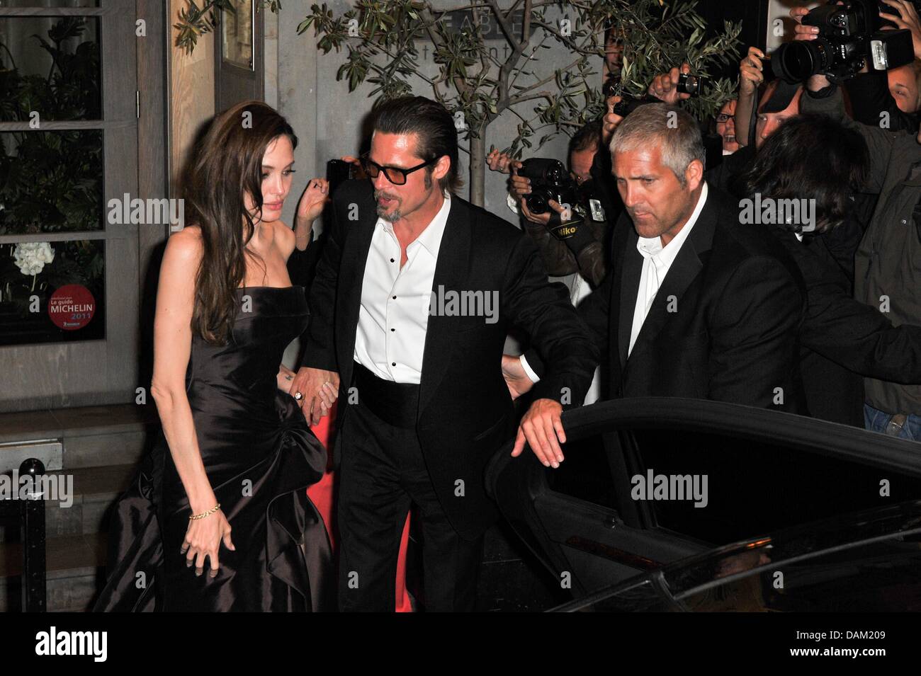 64. Filmfestspiele von Cannes - uns Schauspieler und Schauspielerin Brad Pitt und Angelina Jolie lebte das Restaurant "l'Affable" in Cannes, 16. Mai 2011. Foto: Christophe Bertolin/MaxPPP Stockfoto