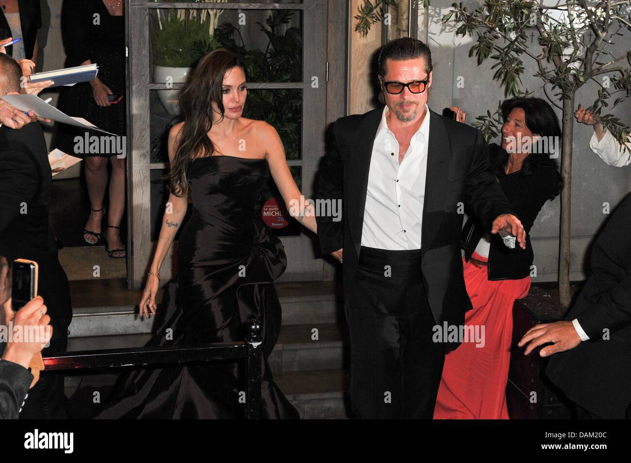 64. Filmfestspiele von Cannes - uns Schauspieler und Schauspielerin Brad Pitt und Angelina Jolie lebte das Restaurant "l'Affable" in Cannes, 16. Mai 2011. Foto: Christophe Bertolin/MaxPPP Stockfoto