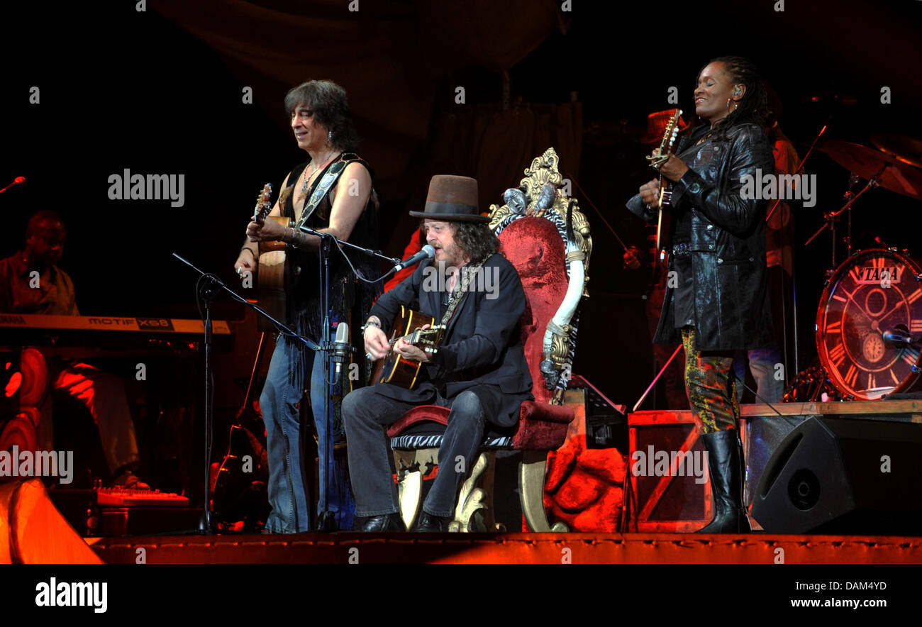 Italienische Sängerin "Zucchero" und seine Band öffnen ihre Deutschland
