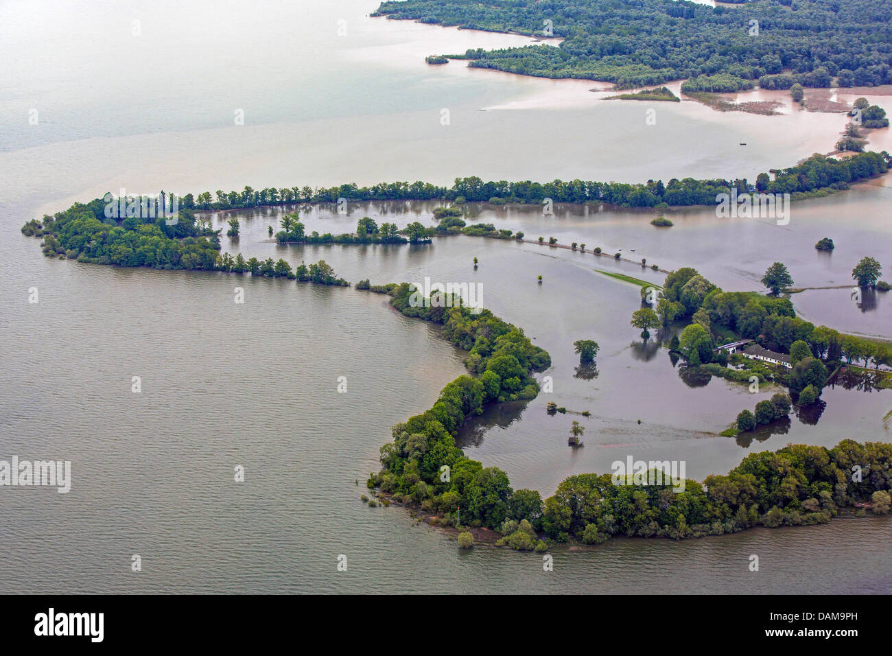 Wanderweg am See Chiemsee, Bayern, Deutschland, Lachsgang am Chiemsee überflutet im Juni 2013 Stockfoto