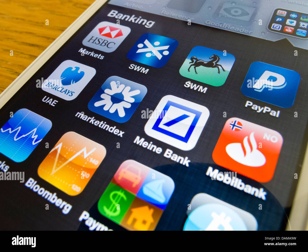 Detail des iPhone 5 mit vielen Banking-apps Stockfoto