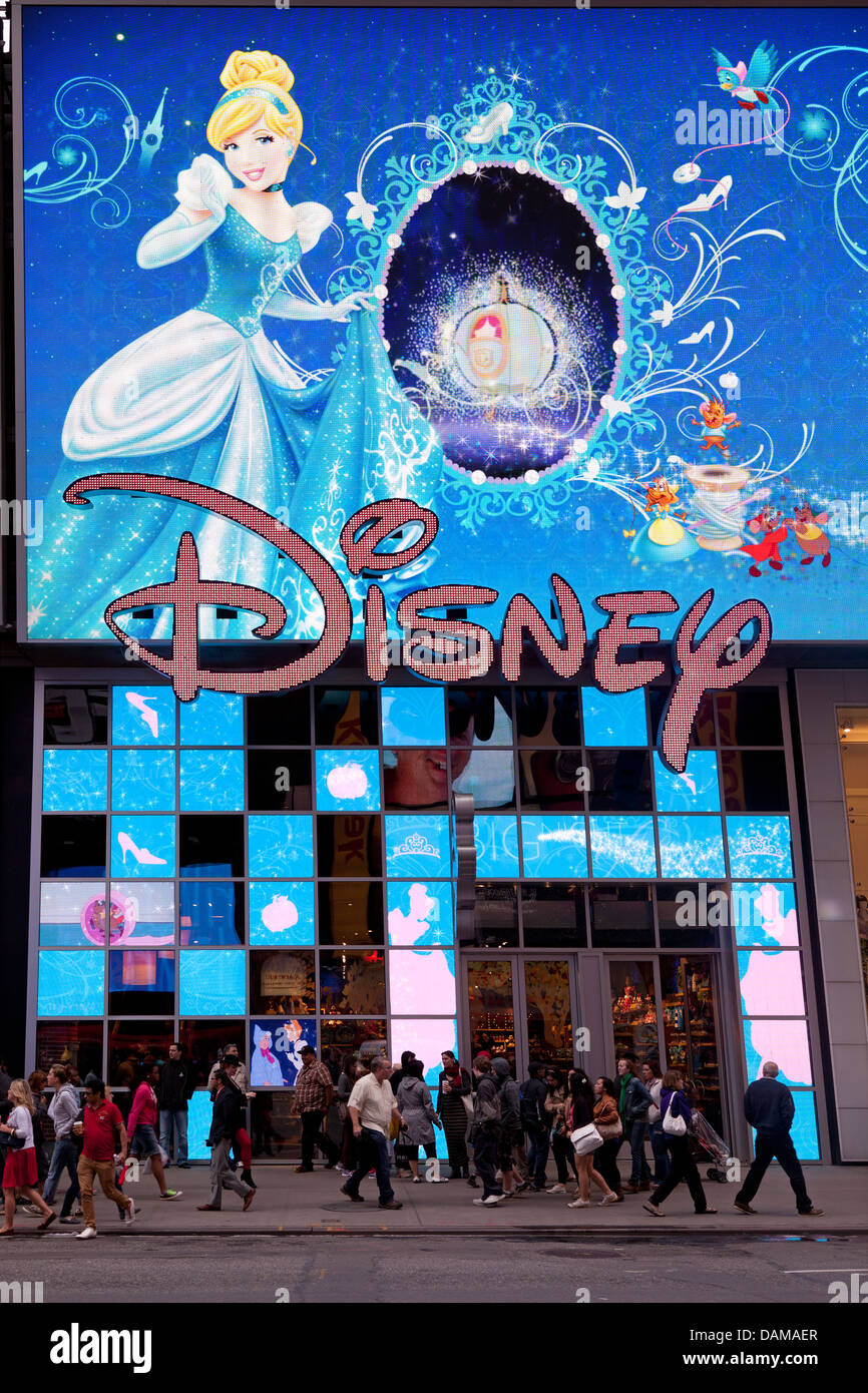 Disney Store in der Times Square, Manhattan, NYC Stockfoto
