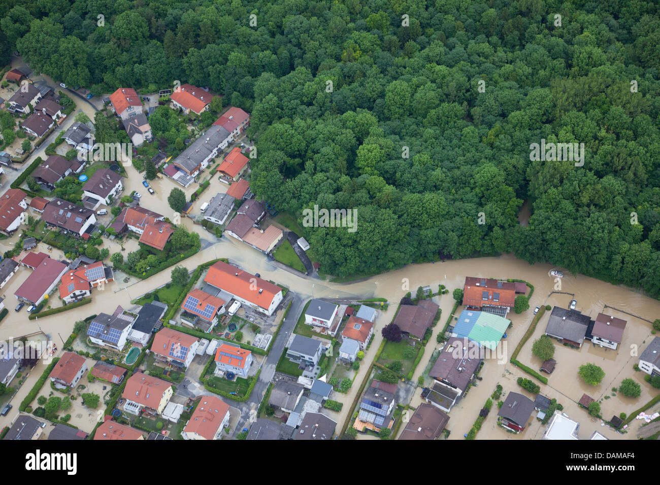 überflutete Straßen in Kolbermoor am Fluss Mangfall im Juni 2013, Deutschland, Bayern, Rosenheim, Kolbermoor Stockfoto