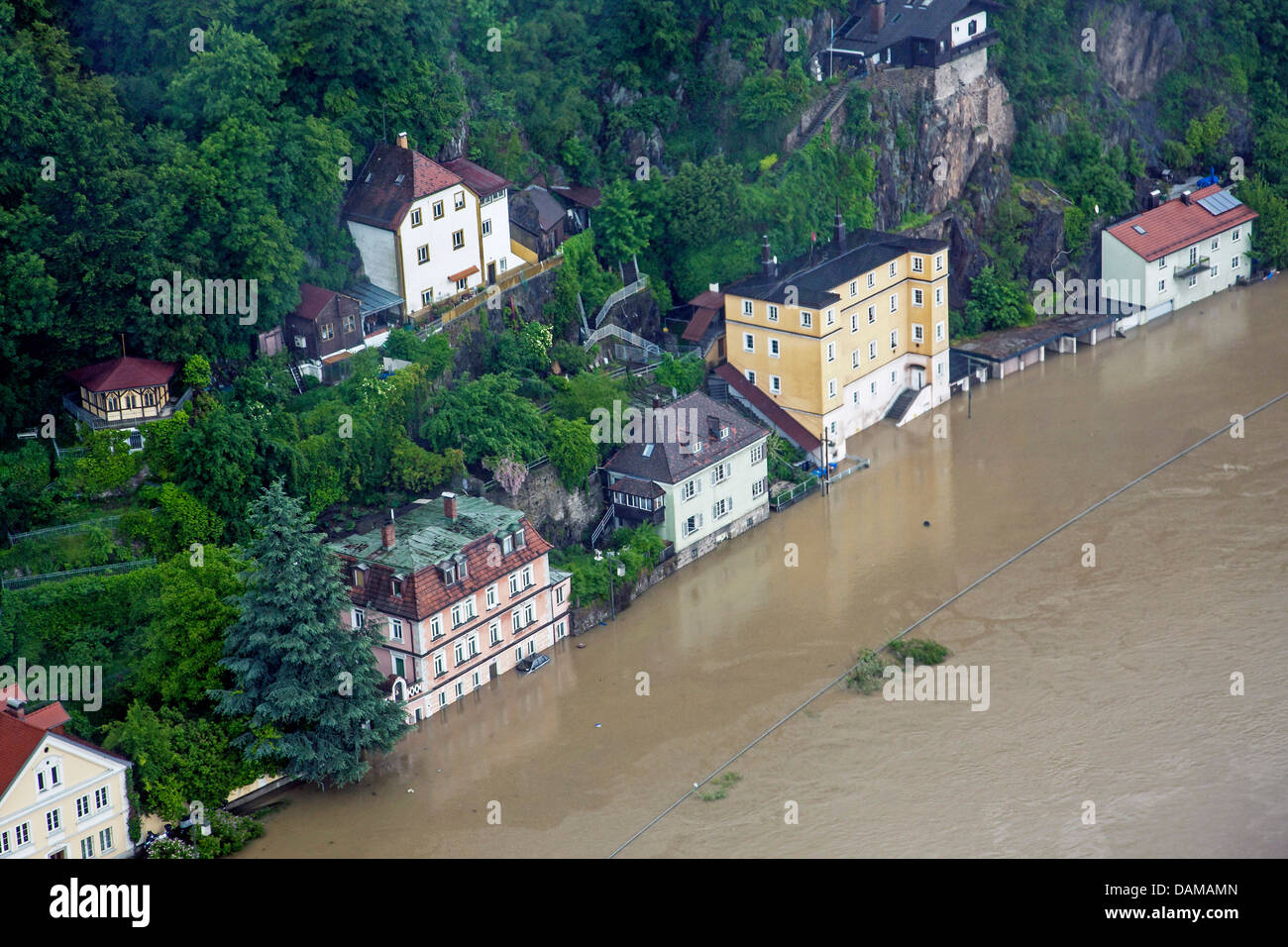 Straße B 12 an der Donau überschwemmt im Juni 2013, Deutschland, Bayern, Passau Stockfoto
