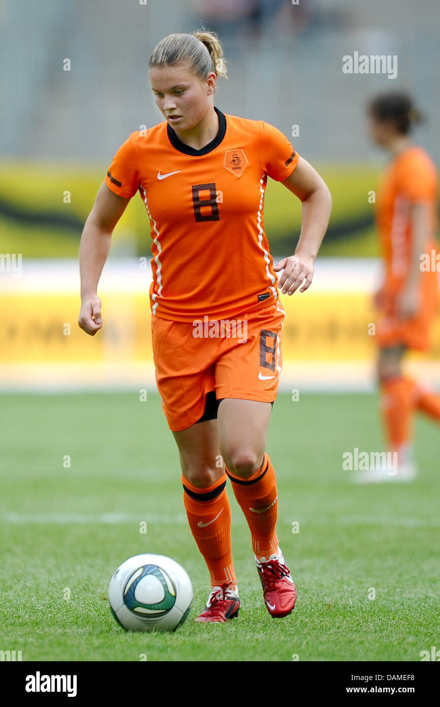 Sherida Spitse Der Niederlande Ist Wahrend Der Internationalen Frauen Fussballspiel Deutschland Gegen Die Niederlande Im Tivoli Stadion In Aachen Deutschland 7 Juni 2011 Abgebildet Foto Revierfoto Stockfotografie Alamy