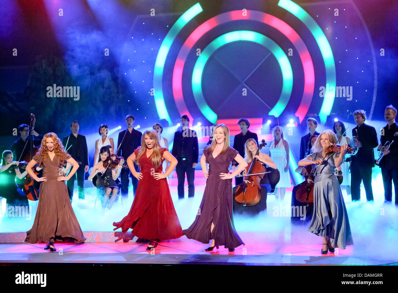 Die irische Gruppe, die "Celtic Woman" am ersten deutschen Fernsehen (ARD) führt zeigen "Das Sommerfest der Rekorde" ("Sommerfest der Rekorde") in der Messehalle in Halle/Saale, Deutschland, 4. Juni 2011. Foto: Andreas Lander Stockfoto