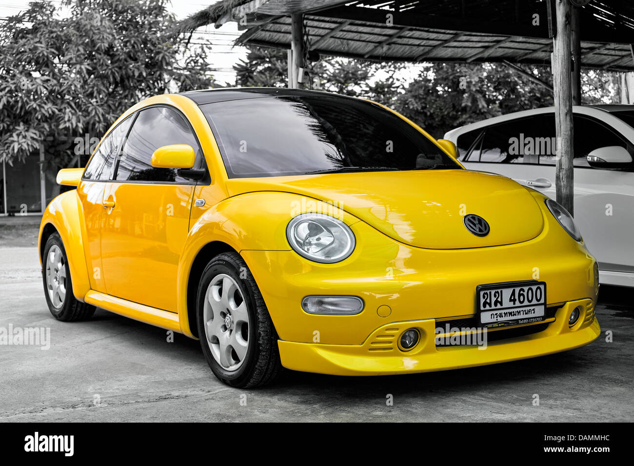 Volkswagen Beetle neuen Stil gelb modernen VW-Motorwagen. Thailand S. E. Asien Stockfoto