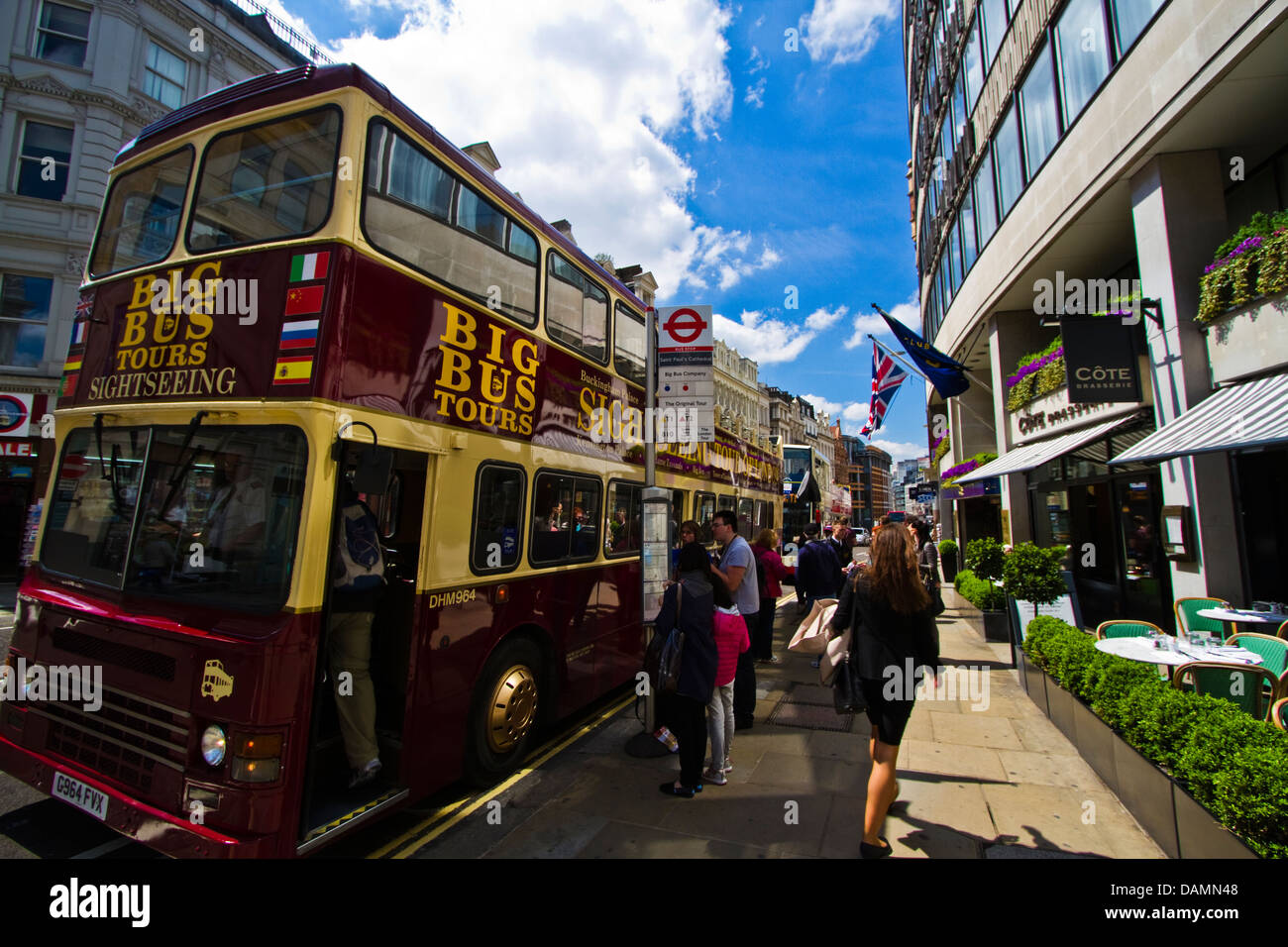 Big Bustouren zu stoppen auf Ludgate Hill, London Stockfoto