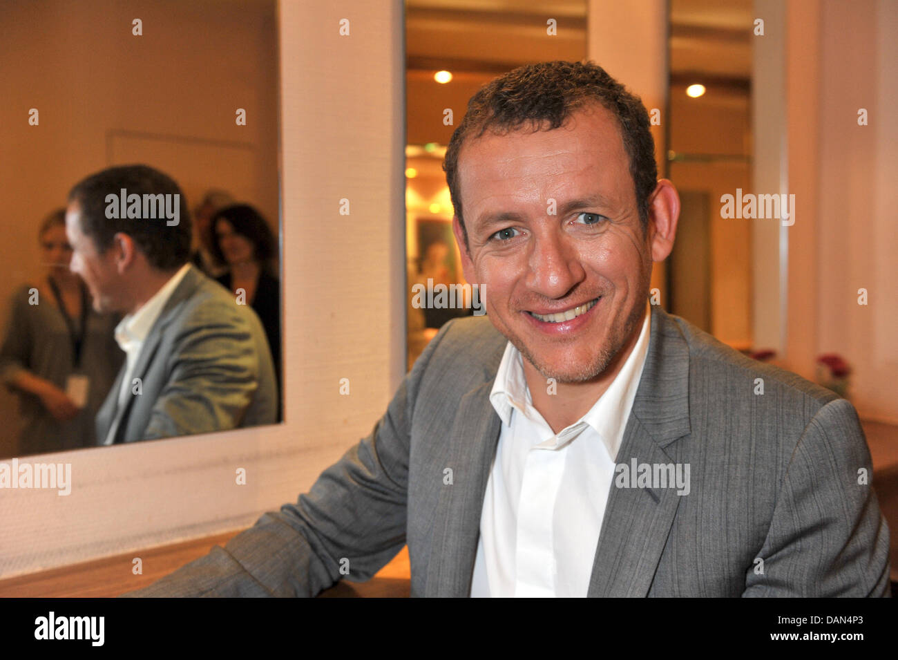 Franzosische Komodie Entertainer Schauspieler Regisseur Und Autor Dany Boon Stellt Nach Der Deutschlandpremiere Seines Films Nichts Zu Deklarieren In Munchen 6 Juli 11 Dany Boon Spielt Eine Lustige Und Liebenswerte Franzosische Zollner