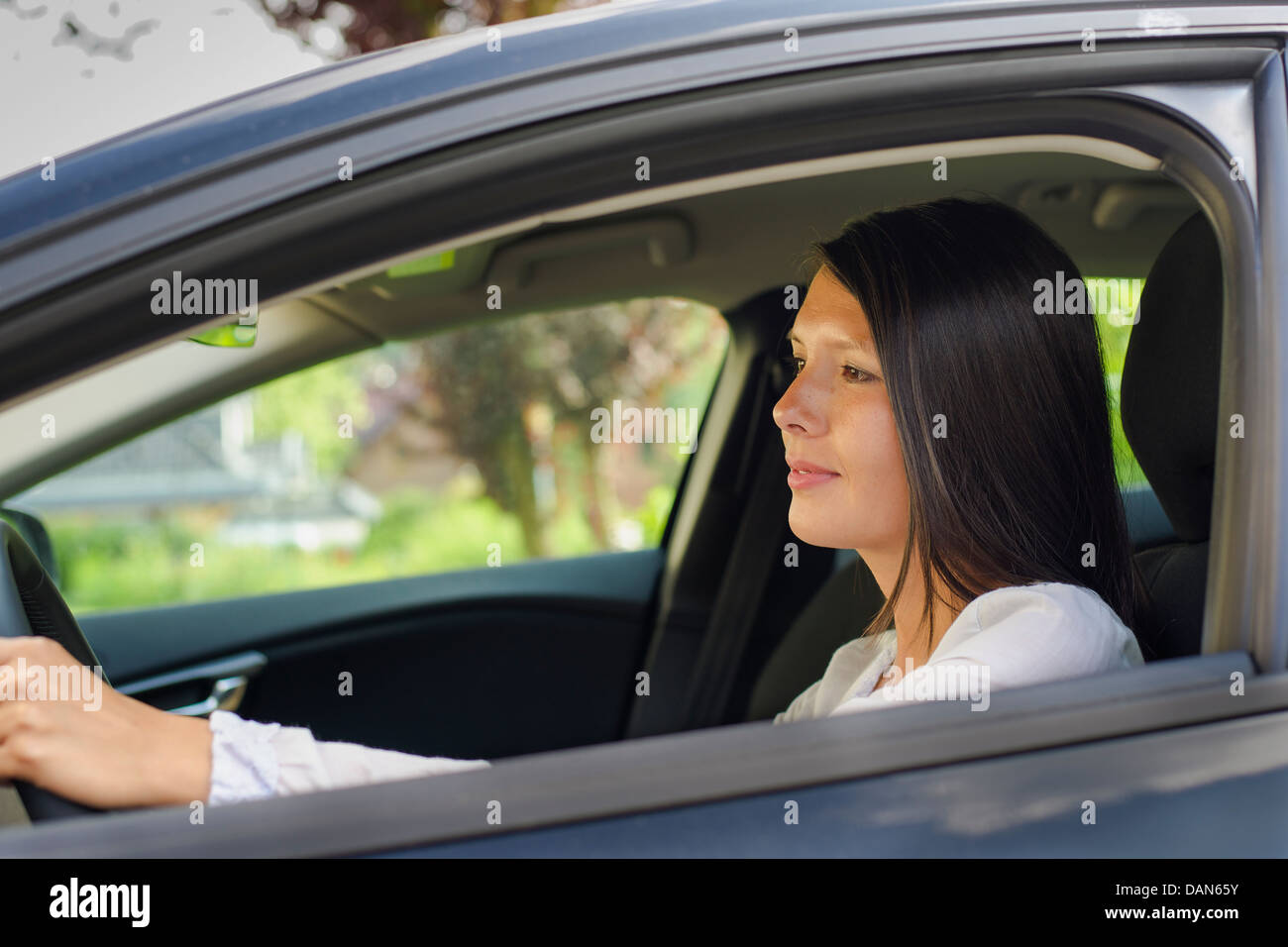 Frau im Auto fahren Stockfoto