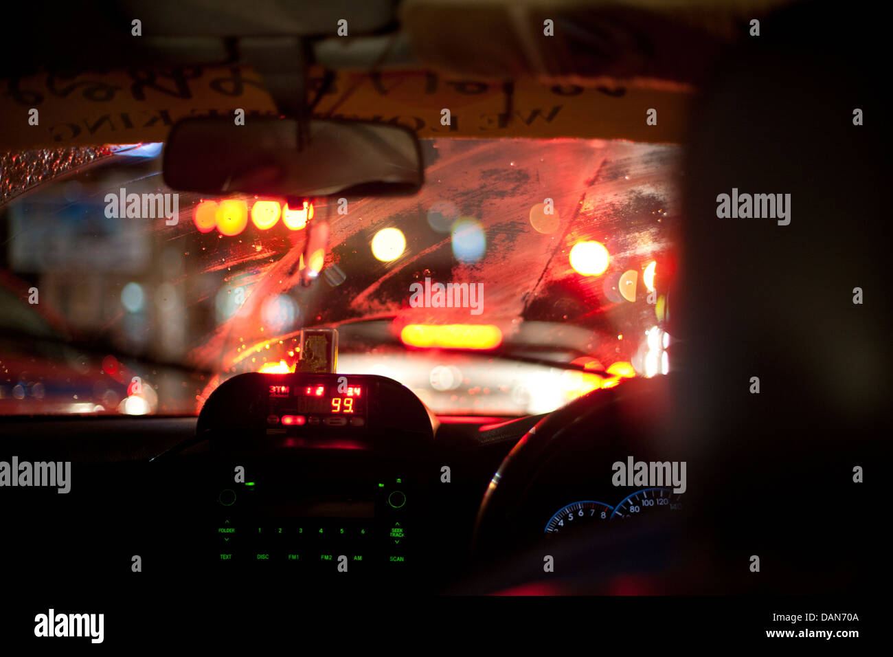 Thailand, Bangkok, Taxi fahren in der Nacht Stockfoto