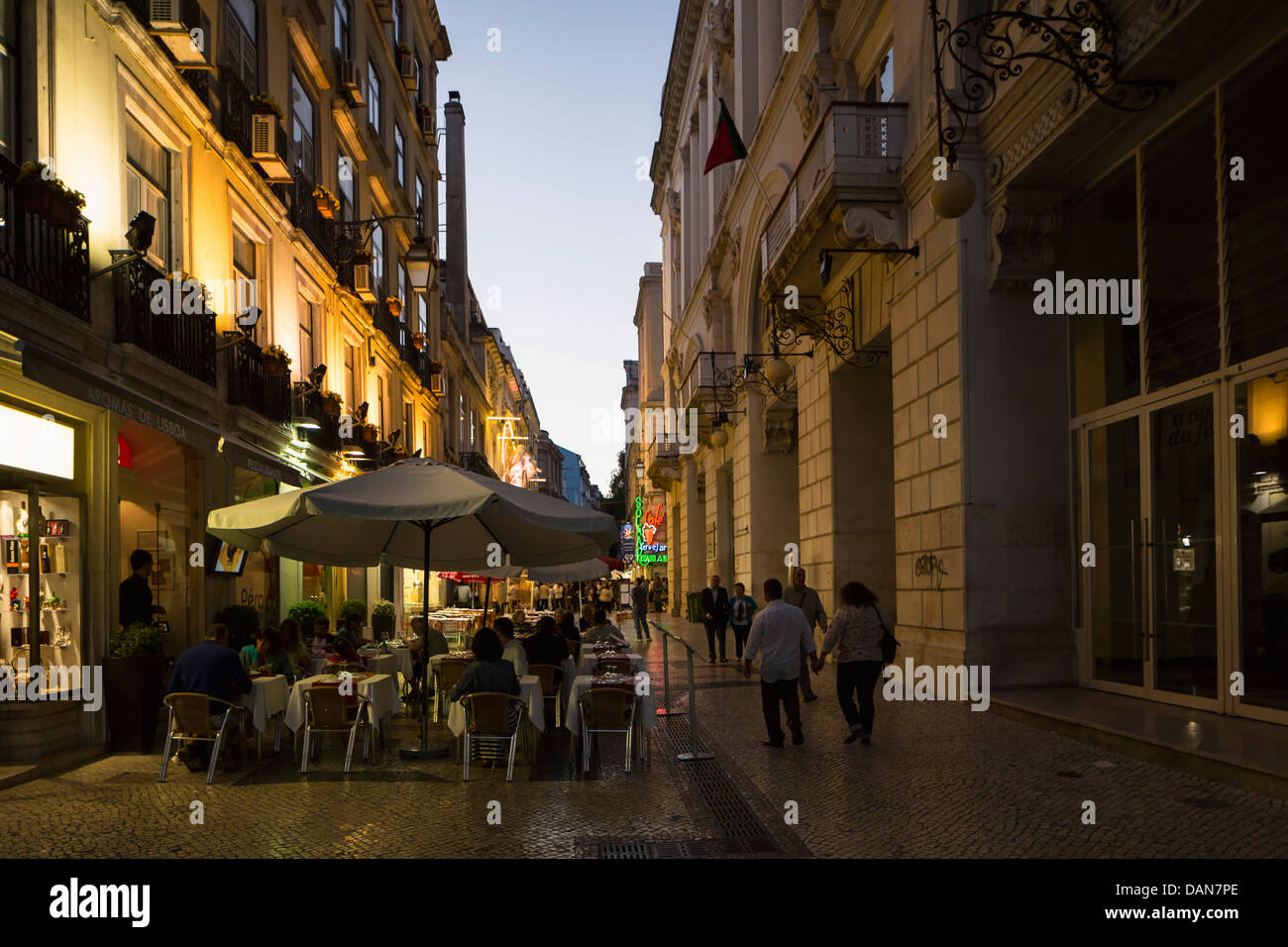 Portugal, Lissabon, Ansicht der Rua Das Portas de Santo Antao in der Nacht Stockfoto