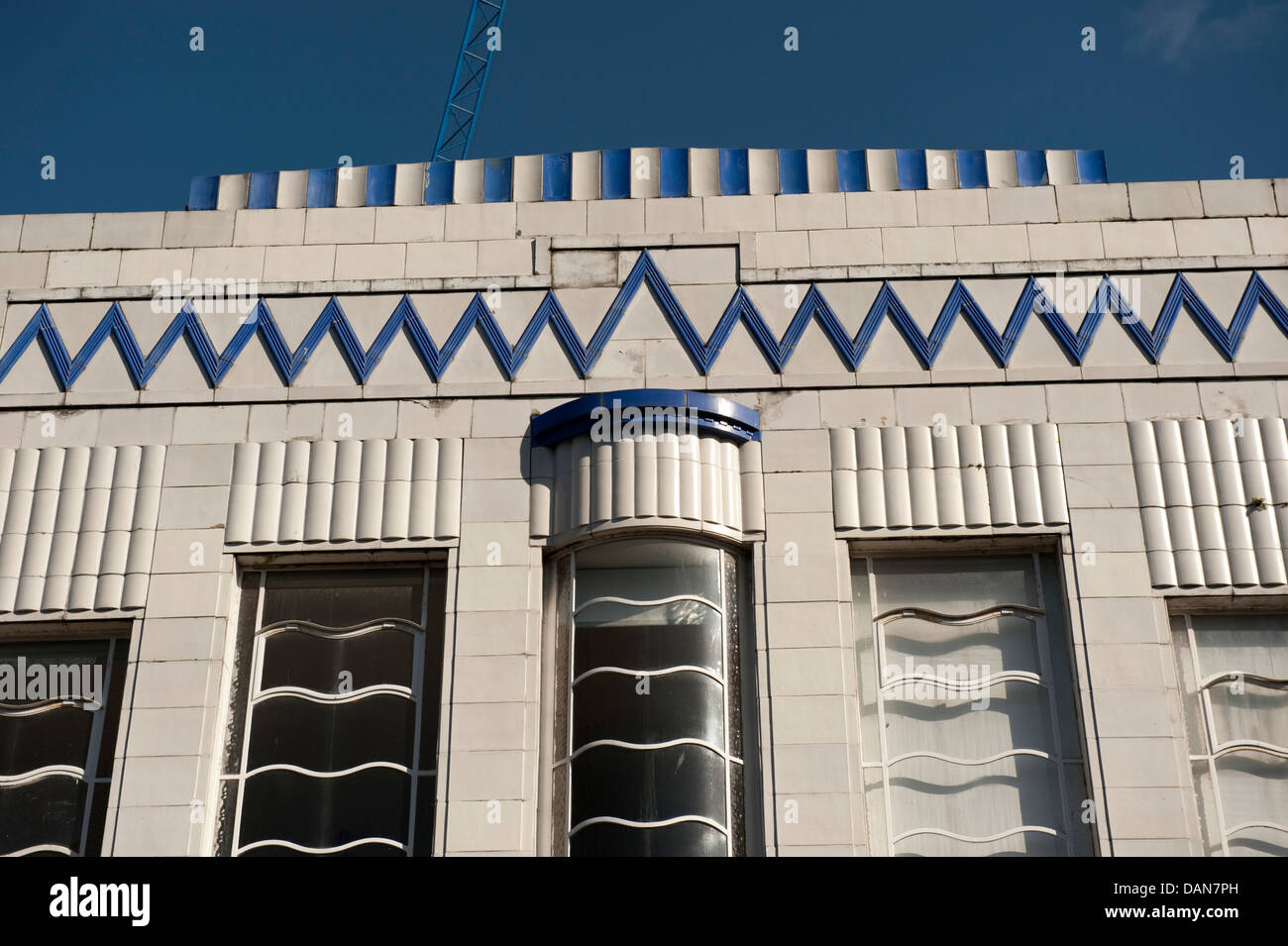 Classic Art-Deco-Gebäude kühne moderne UK Stockfoto