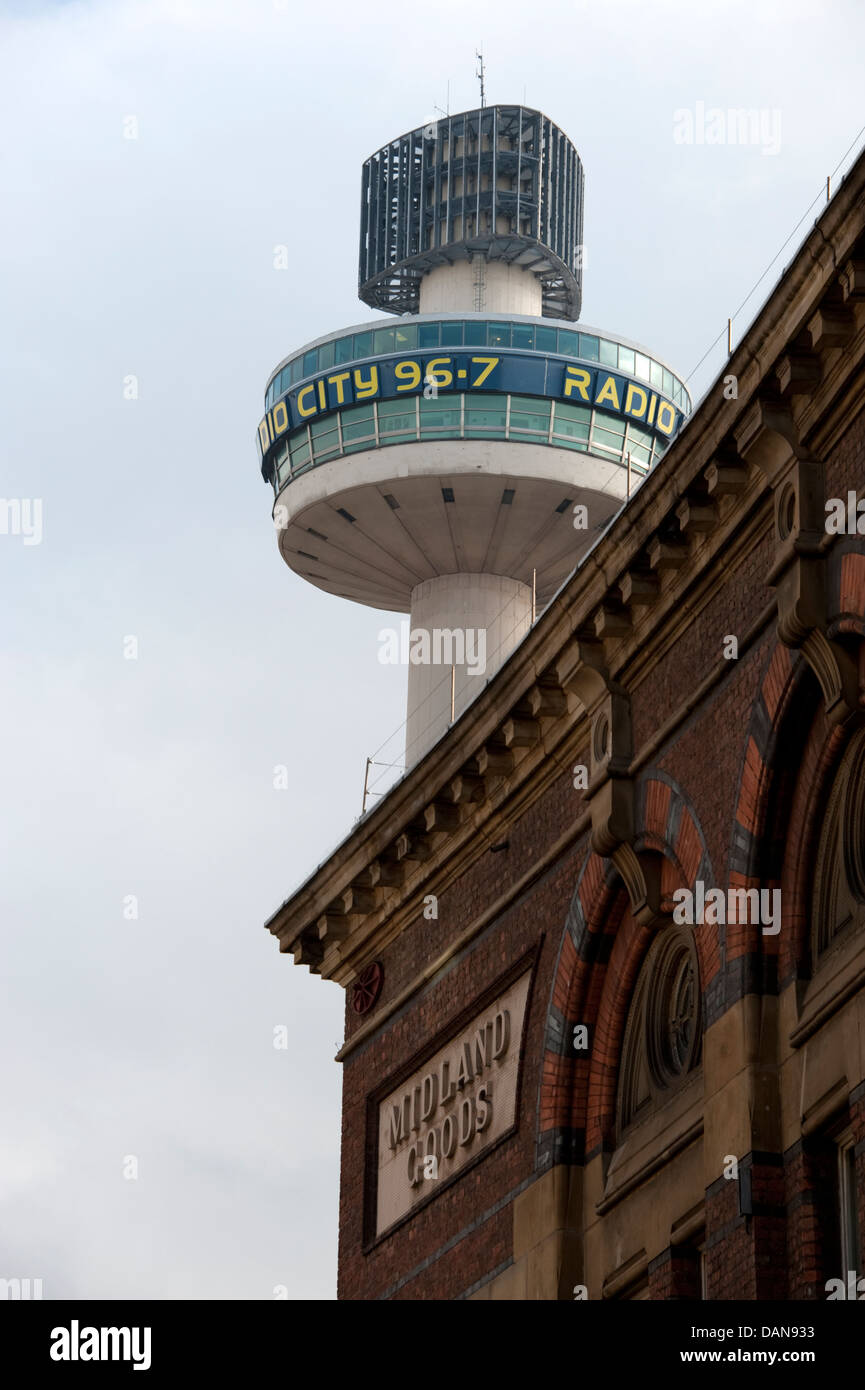 Liverpool UK Radio 96,7 FM Stadtturm Stockfoto