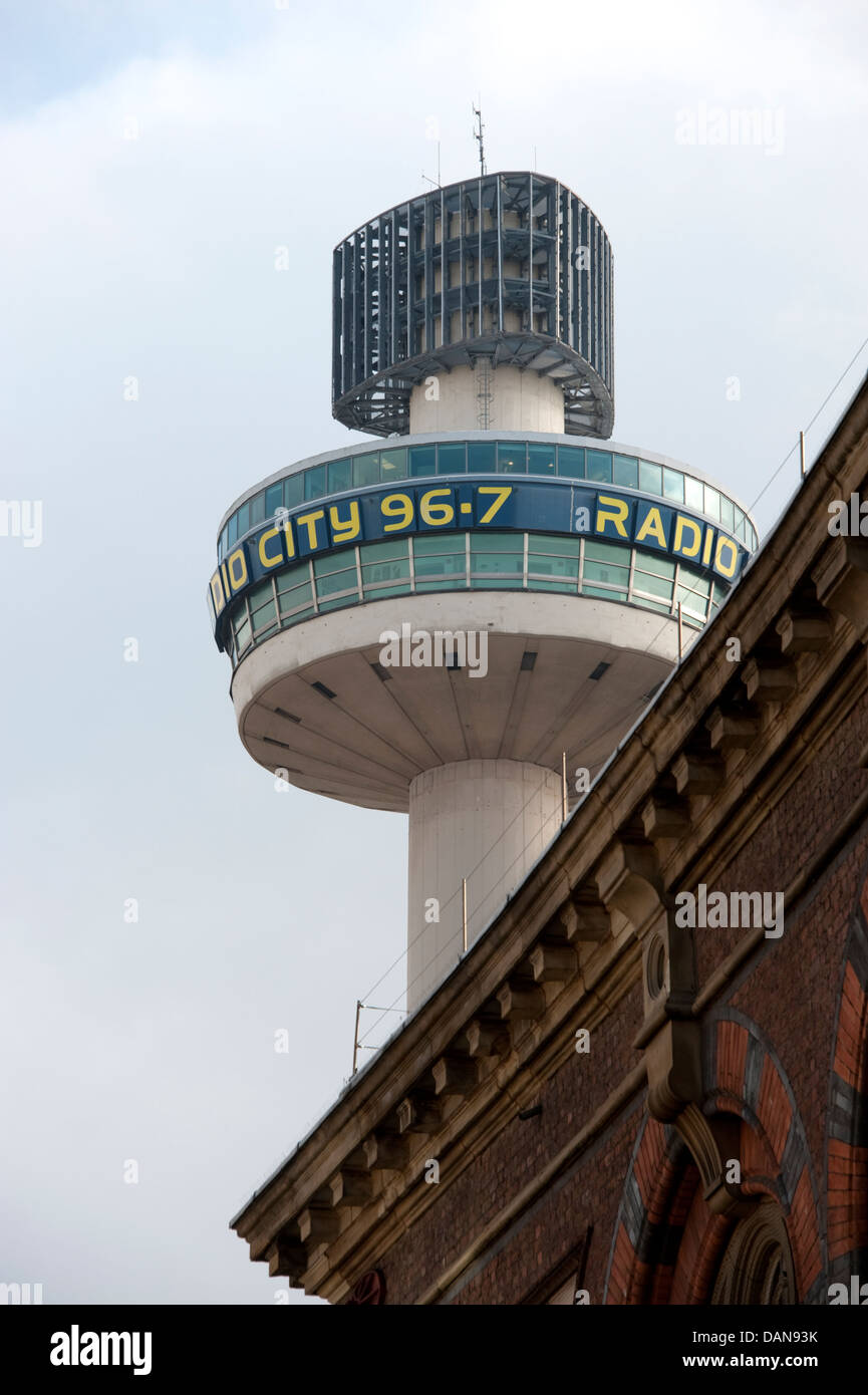 Liverpool UK Radio 96,7 FM Stadtturm Stockfoto