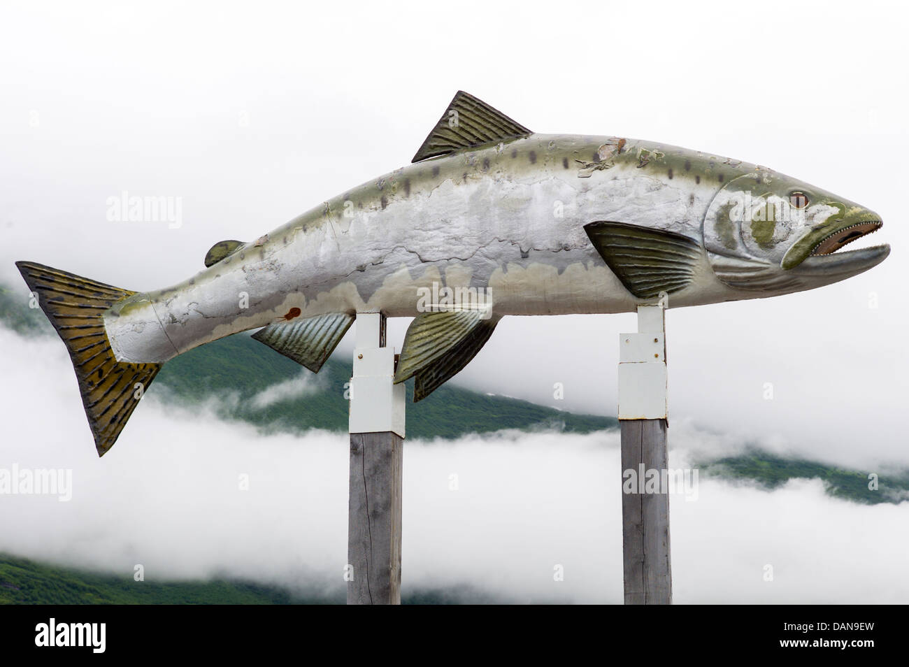 Riesige Lachs Skulptur für Land Haie Restaurant, Valdez, Alaska, USA Stockfoto