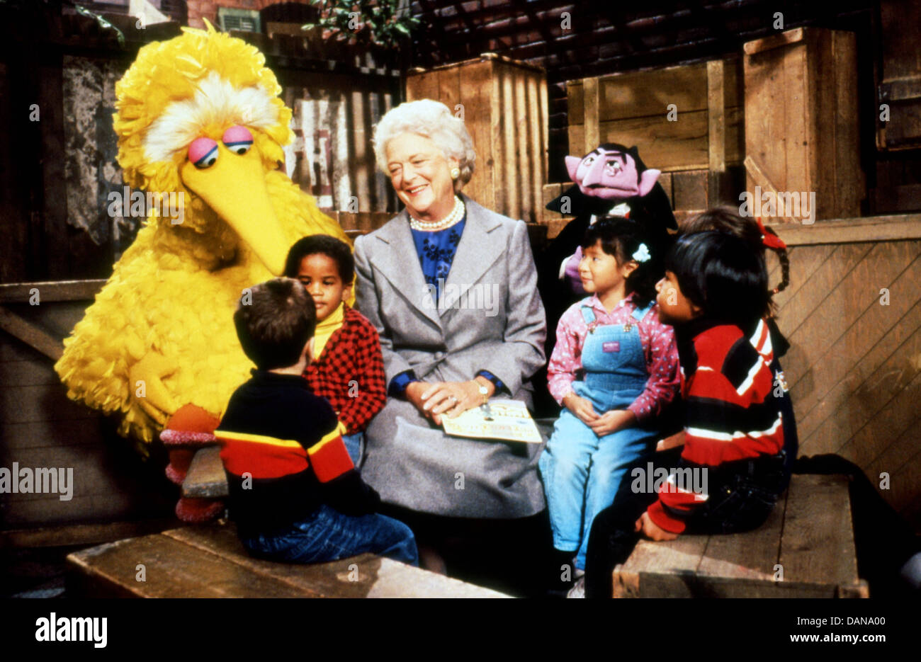 SESAME STREET (TV) USA GROßER VOGEL, BARBARA BUSH, GRAF SMSR 007 MOVIESTORE SAMMLUNG LTD Stockfoto