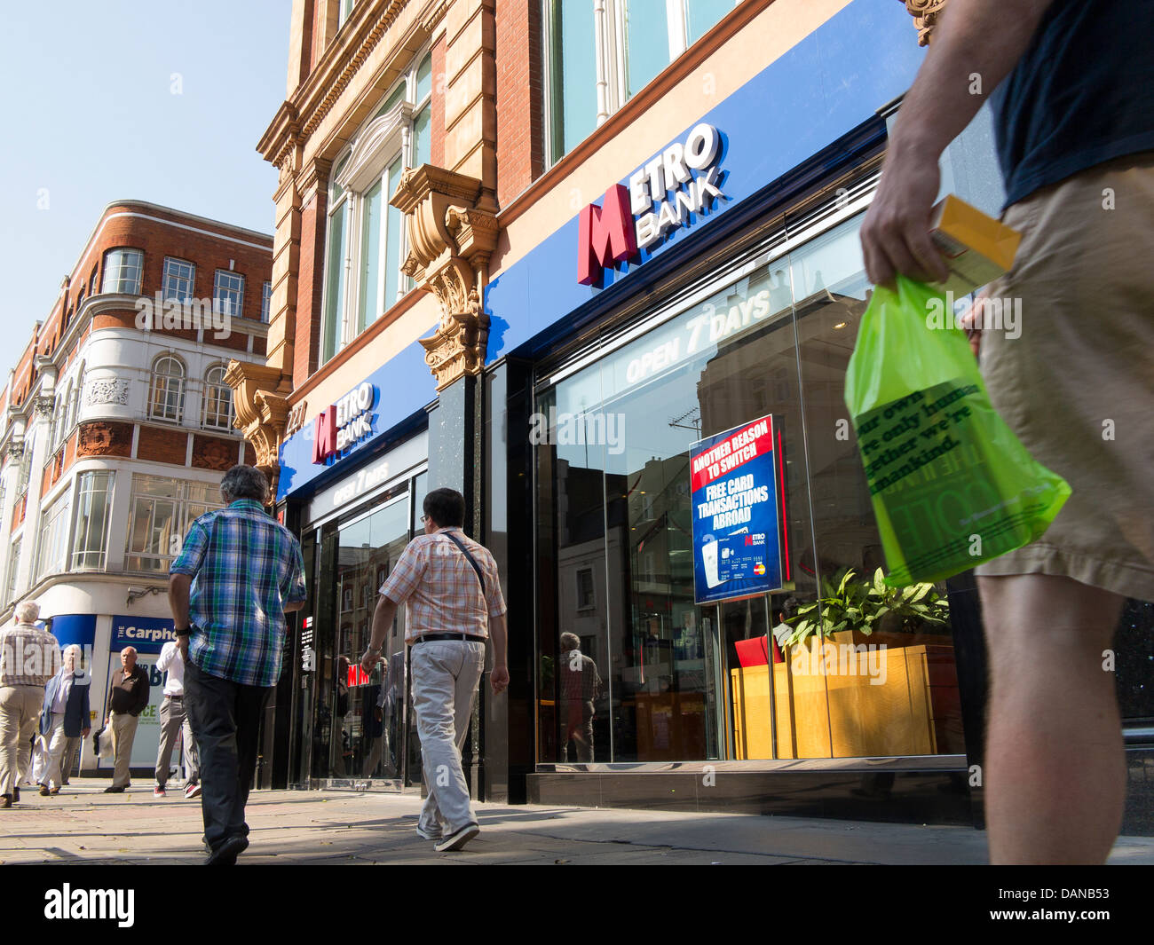 Ein Zweig der Metro Bank auf Tottenham Court Road, London, UK Stockfoto