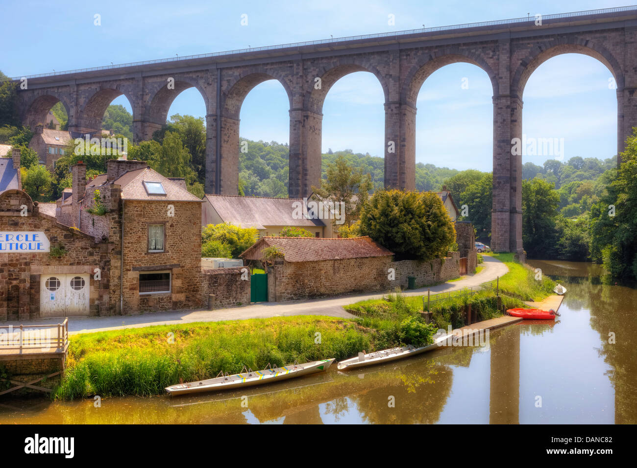 Viadukt in Dinan, Bretagne, Frankreich Stockfoto