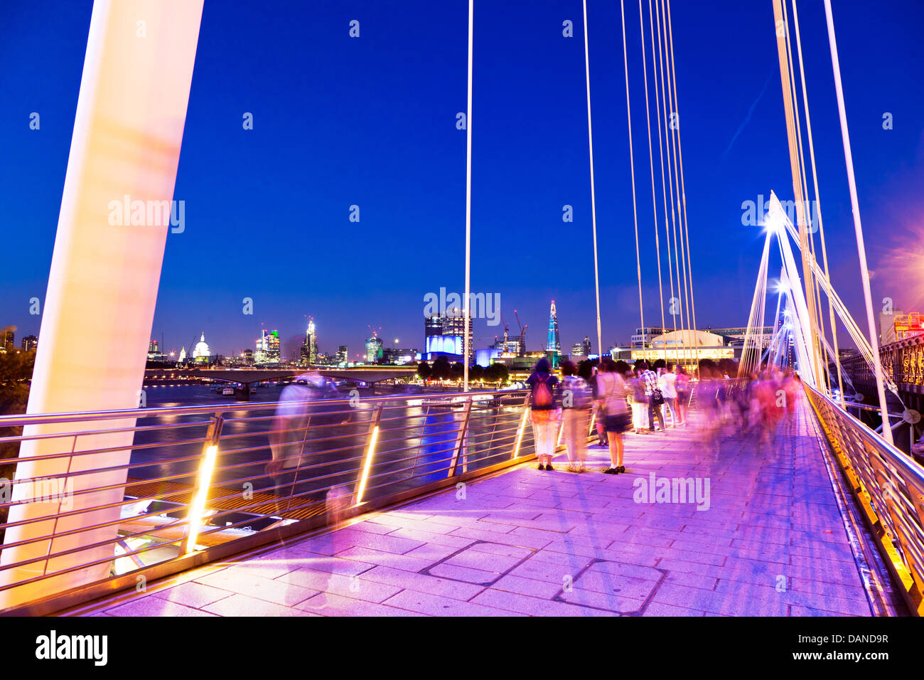 Hungerford Bridge Nacht London UK Stockfoto
