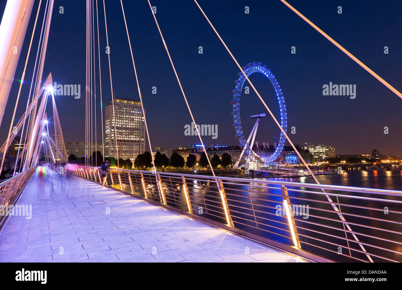 Hungerford Bridge Nacht London UK Stockfoto