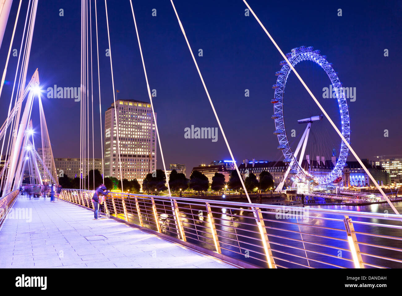 Hungerford Bridge Nacht London UK Stockfoto