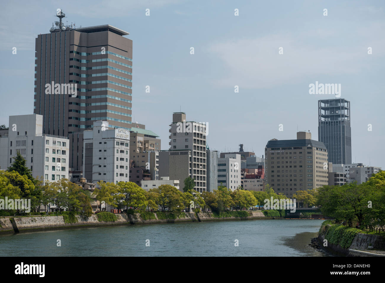 Hiroshima-Skyline und den Ota-Fluss von Motoyasu Brücke, Friedenspark Hiroshima, Japan Stockfoto