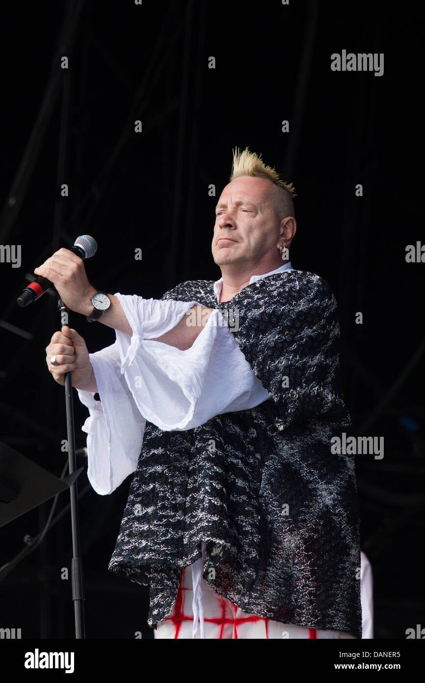 John Lydon, (Johnny Rotten), mit der Punk-Band Public Image Ltd., Glastonbury Festival 2013, Somerset, England, UK. Stockfoto