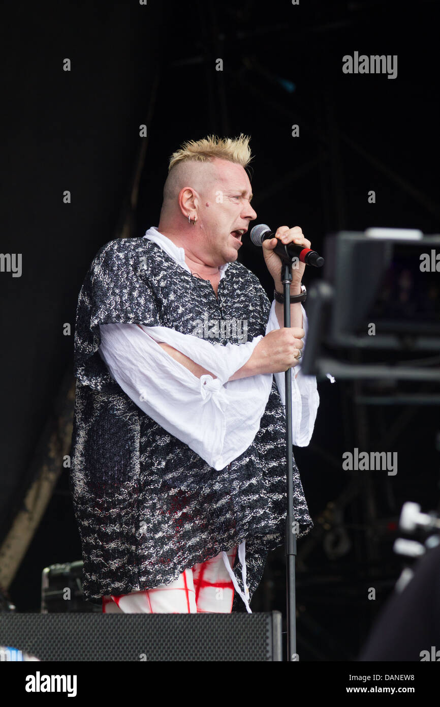 John Lydon, (Johnny Rotten), mit der Punk-Band Public Image Ltd., Glastonbury Festival 2013, Somerset, England, UK. Stockfoto
