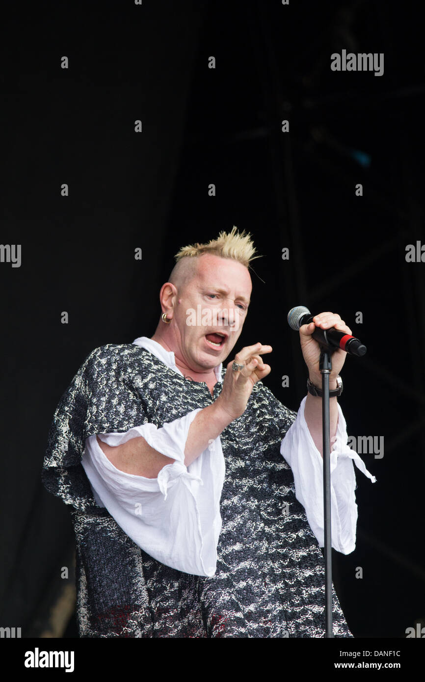 John Lydon, (Johnny Rotten), mit der Punk-Band Public Image Ltd., Glastonbury Festival 2013, Somerset, England, UK. Stockfoto