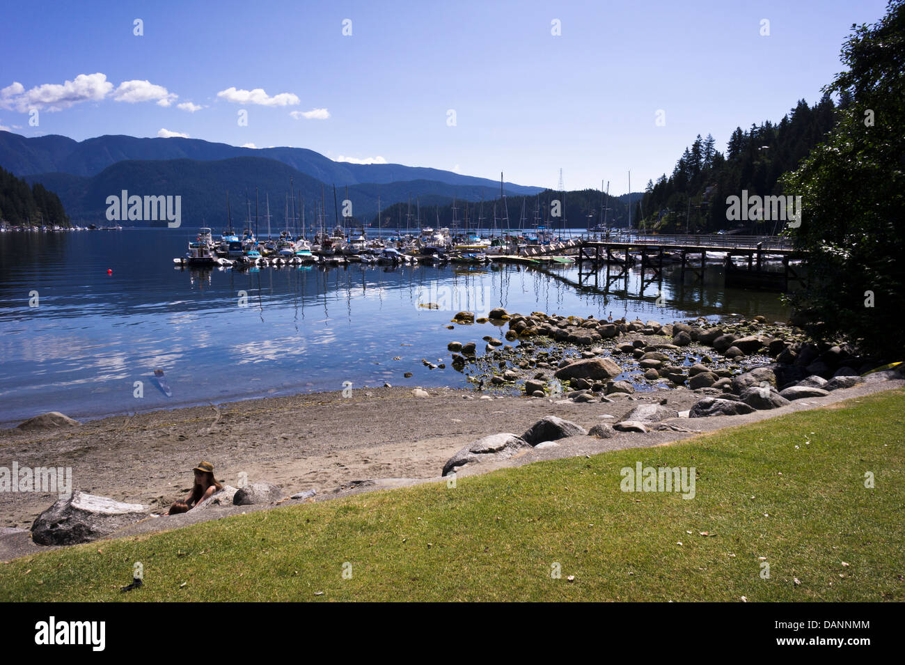 Strand und Yachthafen am Deep Cove. North Vancouver, British Columbia, Kanada Stockfoto