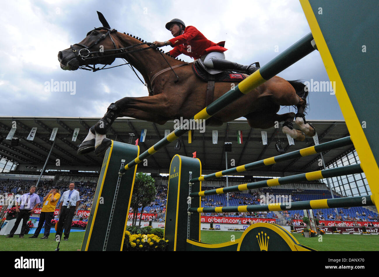 Deutsche Springreiter Christian Ahlmann mit seinem Pferd Lorenzo teilnehmen an das CHIO-Reitturnier in Aachen, Deutschland, 12. Juli 2011. Foto: Uwe Anspach Stockfoto