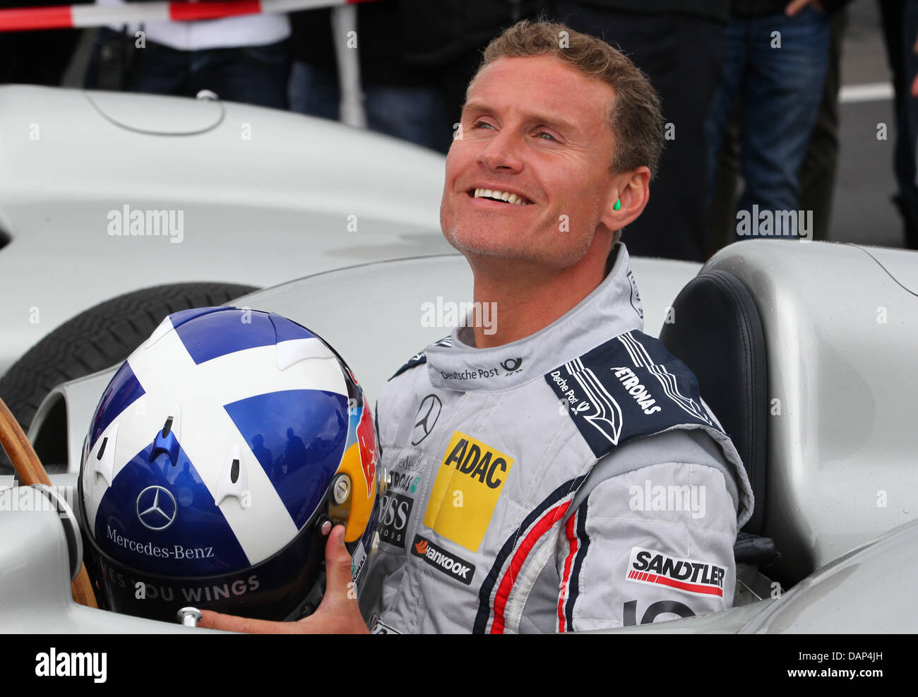 Ehemalige Formel1-Fahrer David Coulthard sitzt in einem alten Mercedes  Racing CarsSilberpfeil W196 während des Fahrers Track Parade von der Formel  1 Grand Prix von Deutschland beim F1 Rennen verfolgen der Nürburgring,  Nuerburg,