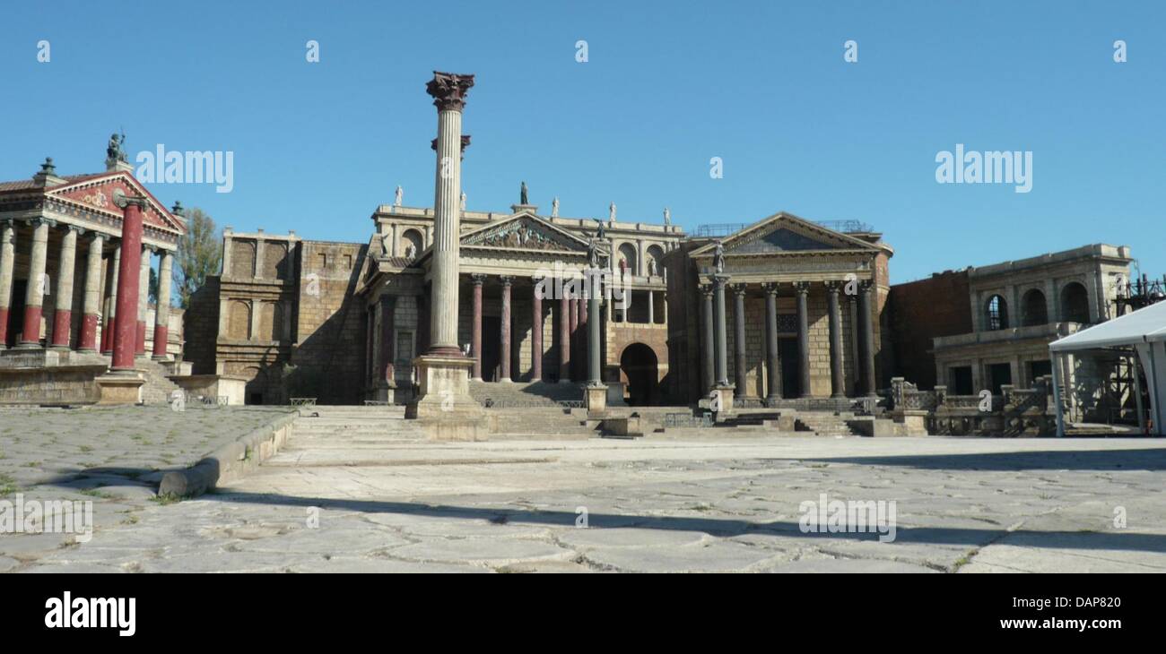 Setzt der antike Paläste und für einen Stand in der Filmstadt "Cinecitta" in Rom, Italien, 11. Juli 2011. Im Film City, die in den 1950er Jahren gegründet wurde, sind alle historischen Schätze Roms rekonstruiert aus Holz und Fiberglas und viele berühmte Filme wurden hier gedreht, wie "Cleopatra" und "Ben Hur". Foto: Monika Bormeth Stockfoto