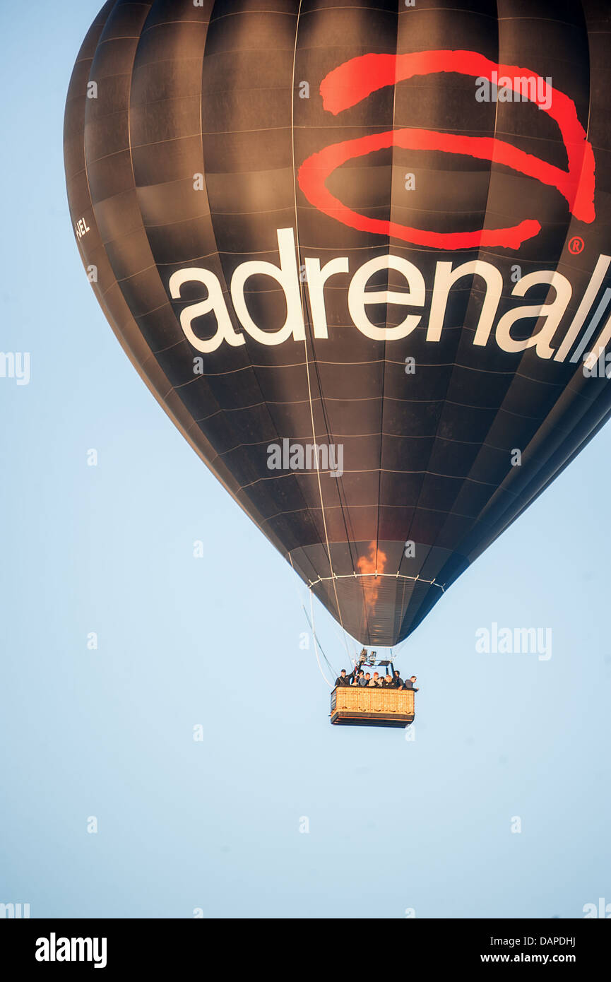 Touristen genießen Ballonfahrten über die Innenstadt von Melbourne, Australien. Stockfoto