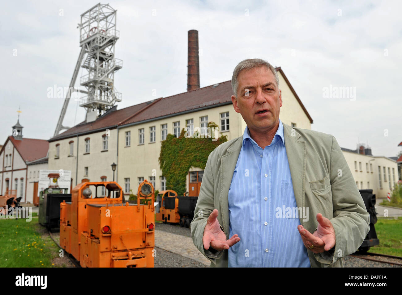 Prof. Helmuth Albrecht von der Projektgruppe Kultur der UNESCO "Montanregion Erzegebirge" ist aufgrund der Reichen Zeche (reiche Pit) an der TU Bergakademie in Freiburg im Breisgau, 16. August 2011 gesehen. Auf Mittwoch, 17. August 2011 stattfinden die konstituierende Sitzung des Konvents zum UNESCO-Weltkulturerbe in der Stadt. Foto: Hendrik Schmidt Stockfoto