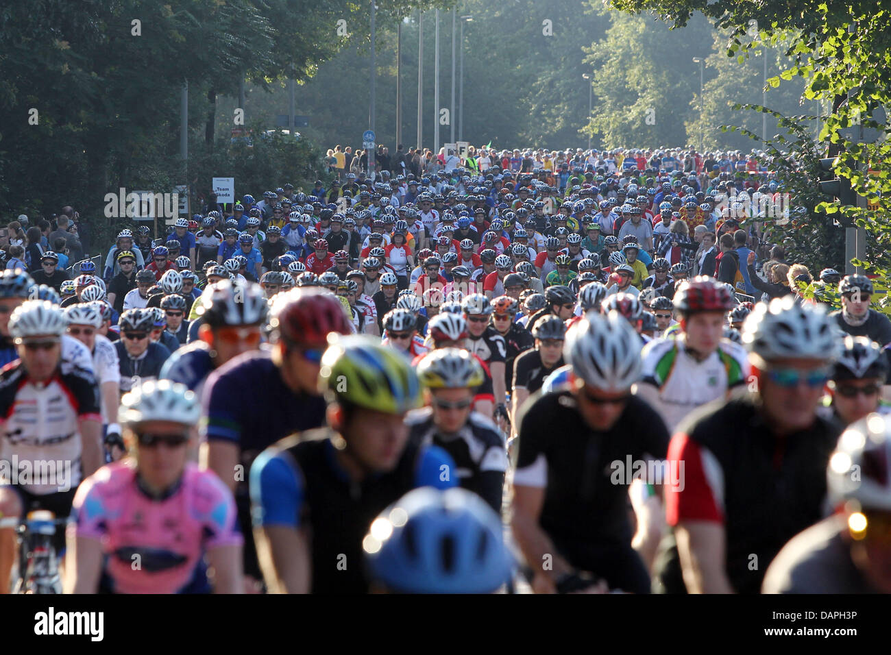 Die Everymen der 55 km-Distanz beteiligen sich das Radrennen Vattenfall Cyclassics in Hamburg, Deutschland, 21. August 2011. Zusammen mit Profis Rennen über 216,4 Kilometer statt mehrere nicht-professionellen Rennen für etwa 20 000 Teilnehmern. Foto: Malte Christen Stockfoto