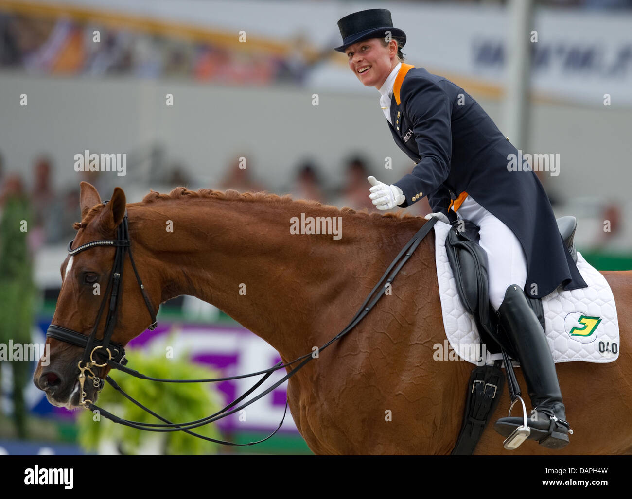 Niederländische Adelinde Cornelissen in Aktion auf ihrem Pferd Jerich Parzival den Grand Prix Spezial bei der Dressur-Europameisterschaft in Rotterdam, Niederlande, 20. August 2011. Cornelissen belegte den ersten Platz. Foto: Uwe Anspach Stockfoto