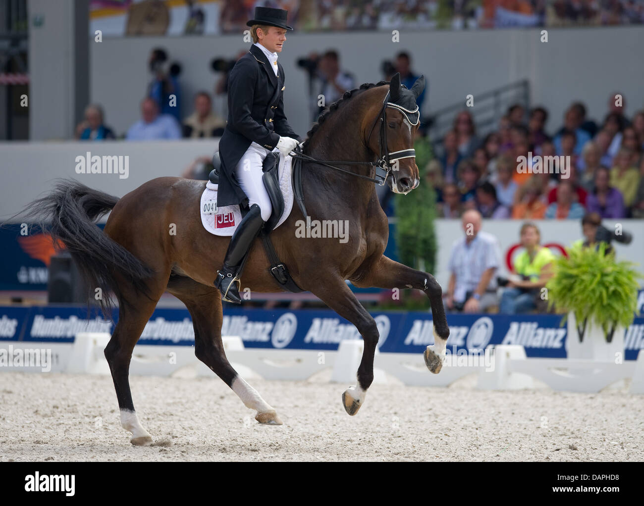 Niederländischen Reiter Edward Gal in Aktion auf seinem Pferd Sisther de Jeu der Grand Prix Special bei der Dressur-Europameisterschaft in Rotterdam, Niederlande, 20. August 2011.  Foto: Uwe Anspach Stockfoto