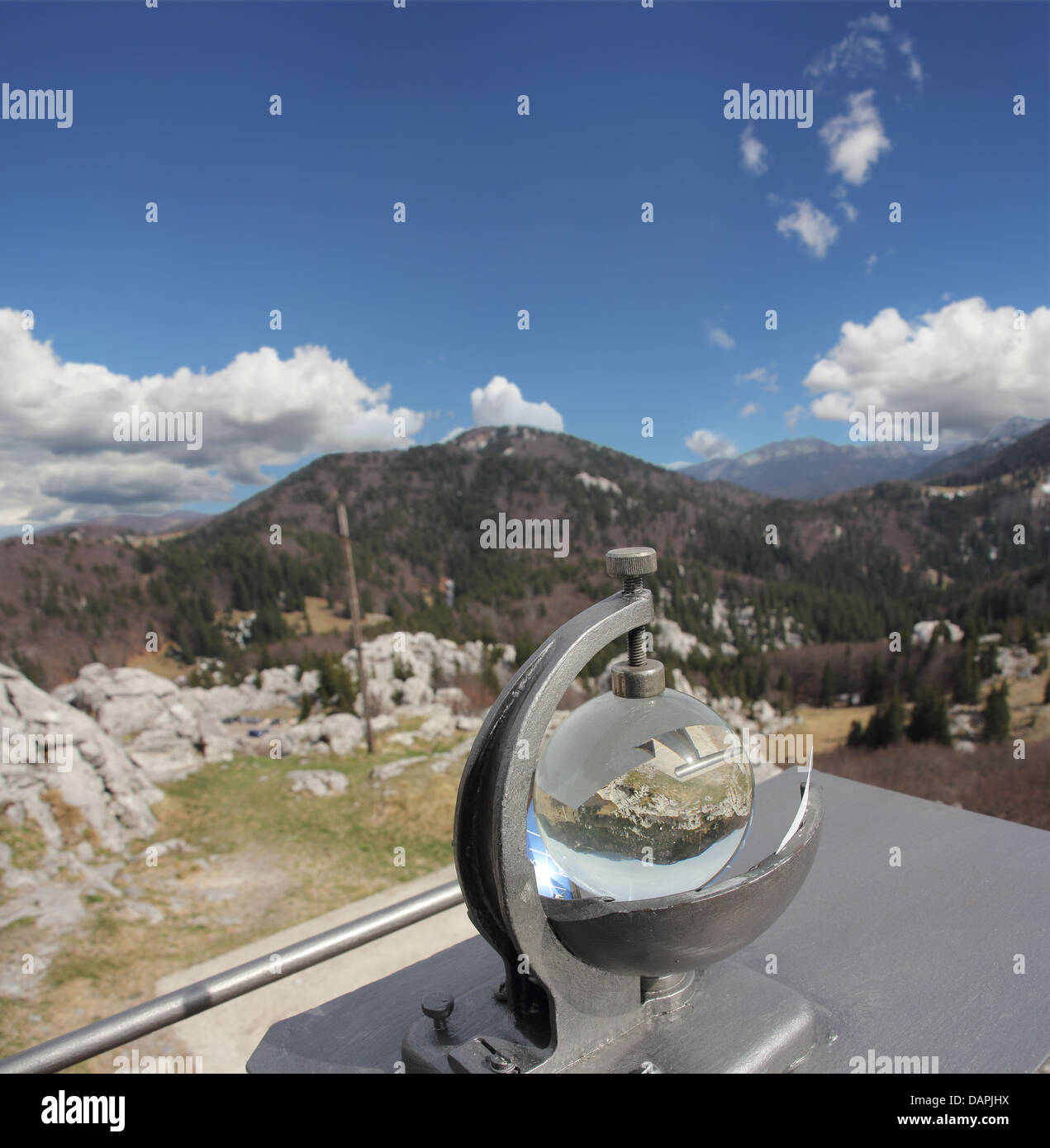 Heliograph, Glasschale, ein Instrument, das die tägliche Sonneneinstrahlung misst Stockfoto