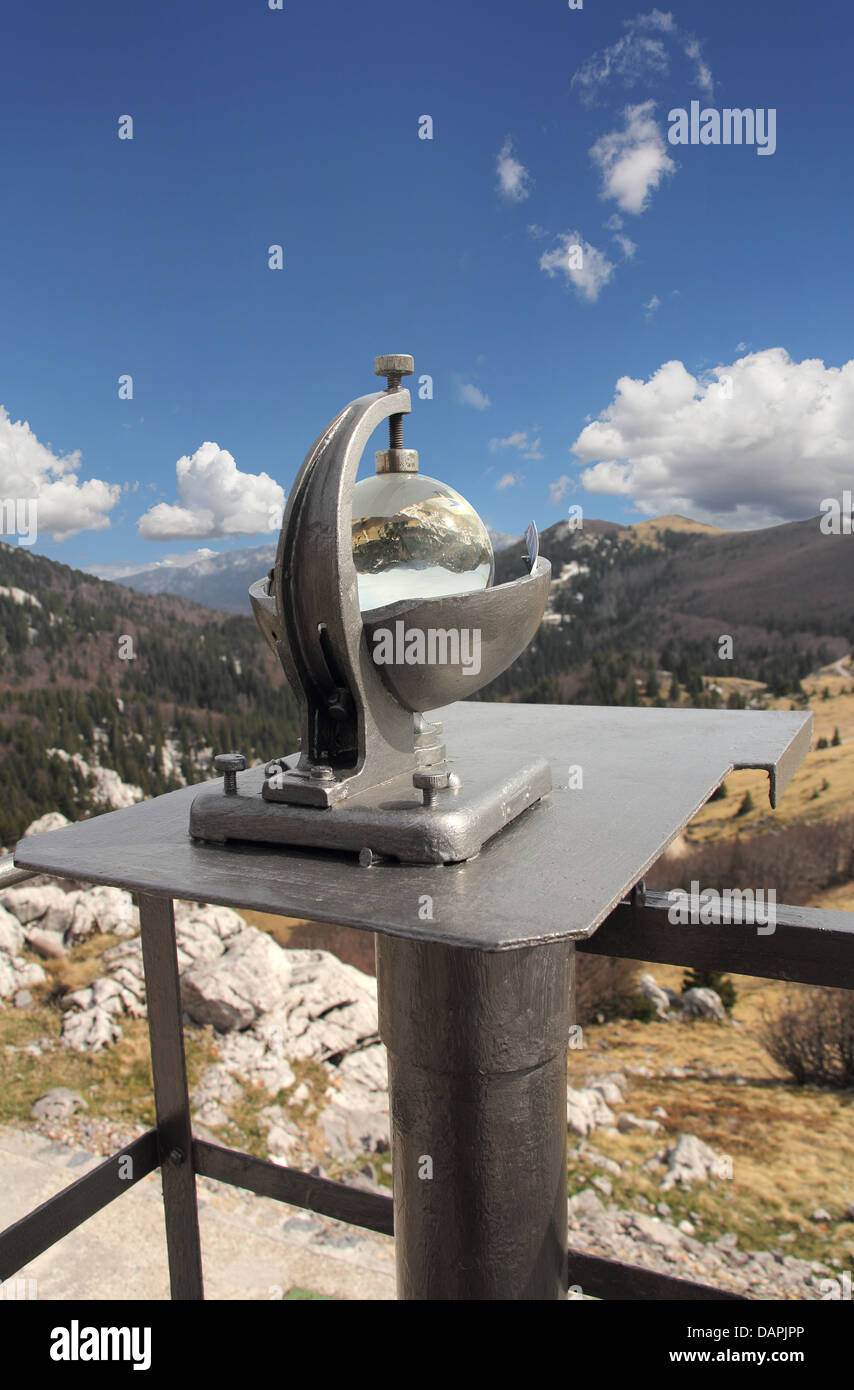 Heliograph, Glasschale, ein Instrument, das die tägliche Sonneneinstrahlung misst Stockfoto