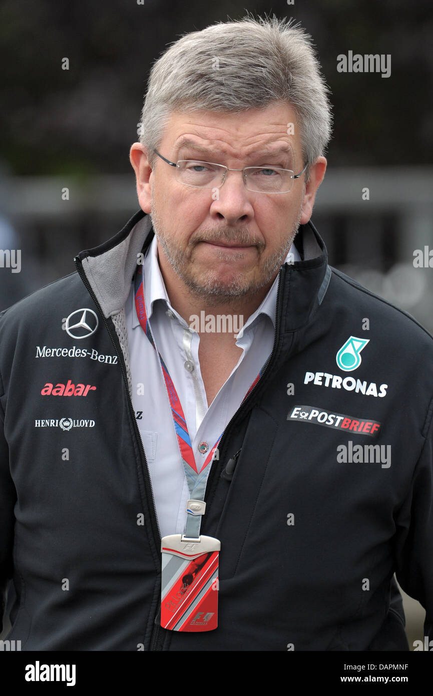 Der Teamchef von Mercedes GP, Englisch Ross Brawn, kommt das Fahrerlager an der Rennstrecke Circuit de Spa-Francorchamps in der Nähe von Spa, Belgien, 27. August 2011. Die Formel 1 Grand Prix von Belgien stattfinden am 28. August 2011. Foto: David Ebener Dpa +++(c) Dpa - Bildfunk +++ Stockfoto