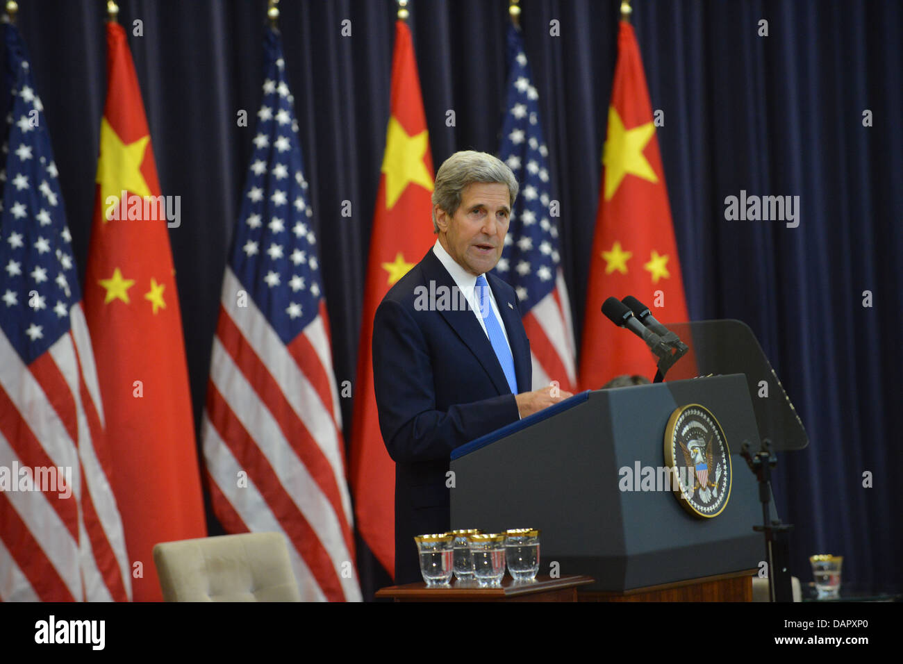 Secretary Kerry liefert Bemerkungen bei der gemeinsame Eröffnungssitzung Stockfoto