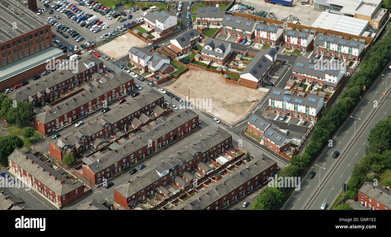 Luftaufnahme des alten o-Gehäuse und einige neue Gehäuse in Oldham Stockfoto