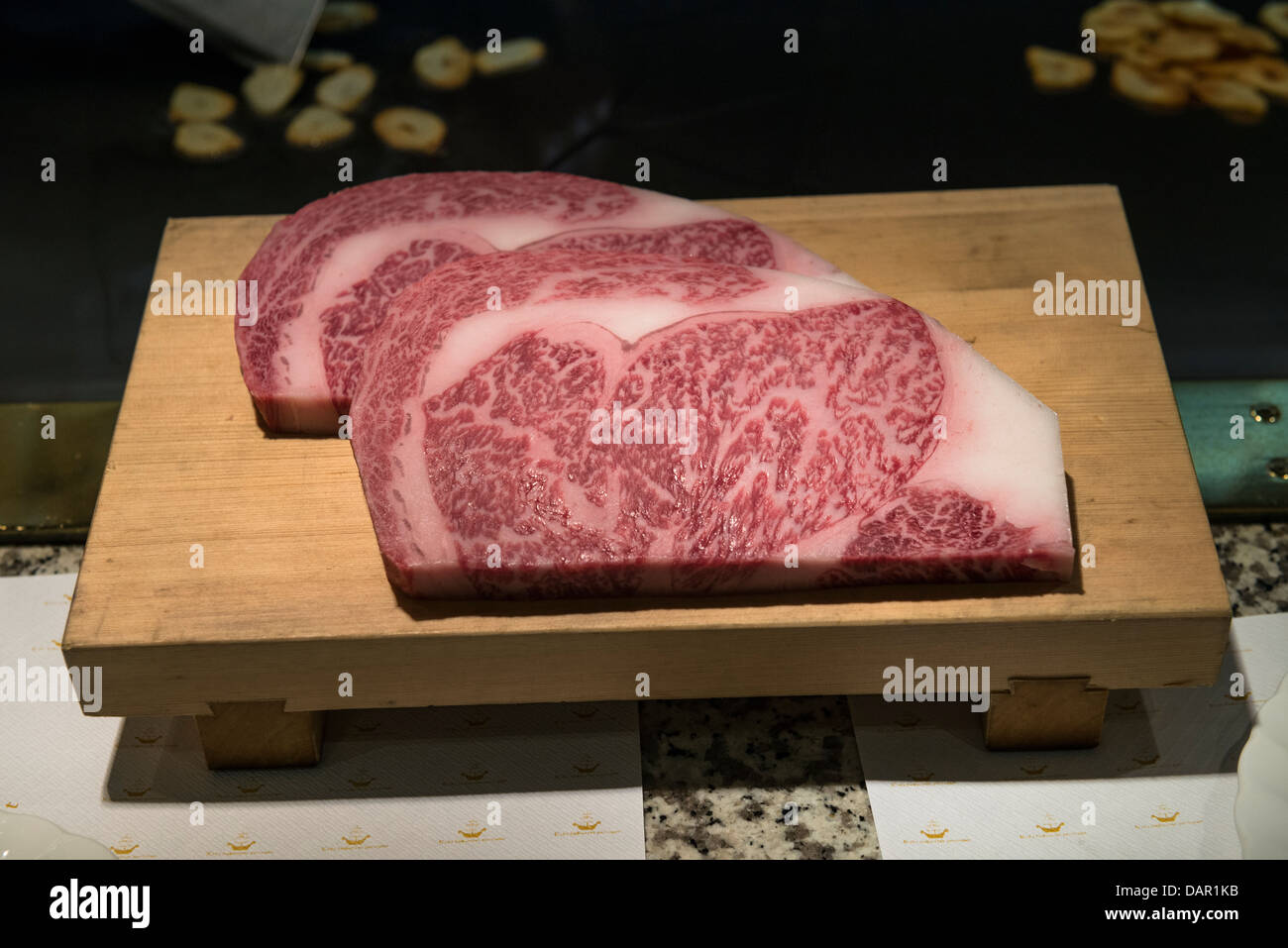 Wagyu a5 beef meat texture -Fotos und -Bildmaterial in hoher Auflösung ...