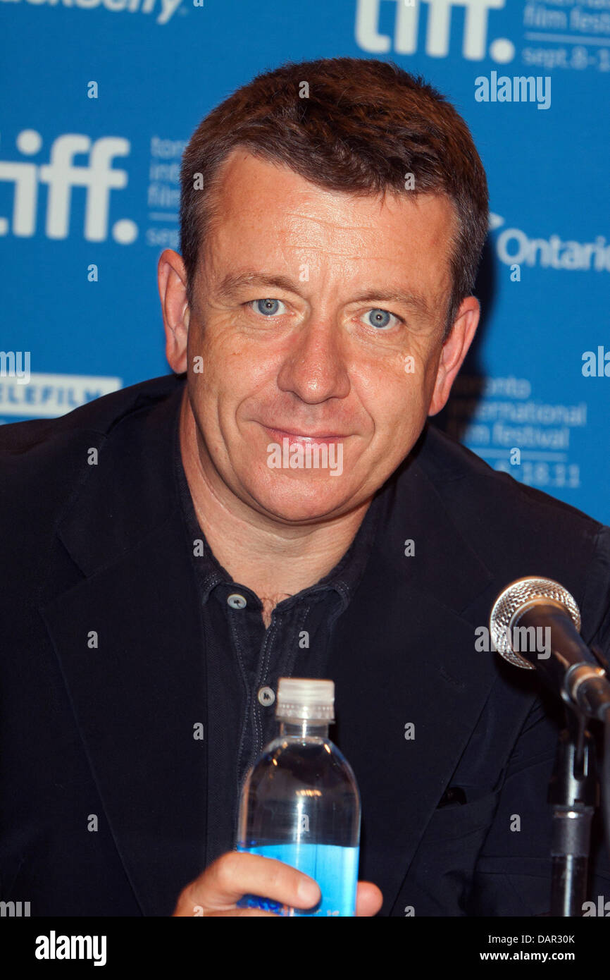 Britischer Drehbuchautor Peter Morgan besucht die Pressekonferenz der "360" auf dem Toronto International Film Festival, TIFF, bei Bell Lightbox in Toronto, Kanada, am 10. September 2011. Foto: Hubert Boesl Stockfoto