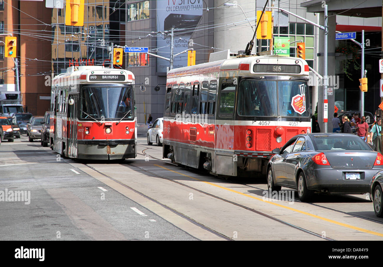 Straßenbahnen am 12. Juli 2013 in Toronto, Kanada Stockfoto